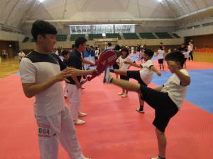 モンゴル国選手と市内小学生との競技体験の写真