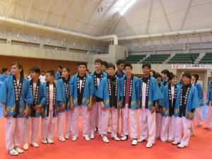 モンゴル国選手法被を着て記念撮影
