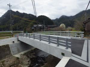 新しい橋の写真