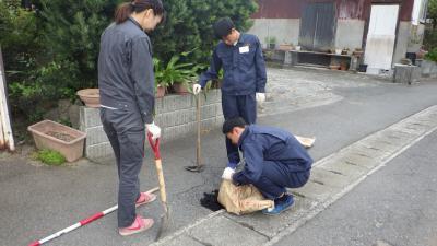 ポットホール（アスファルトの陥没）修繕状況の写真