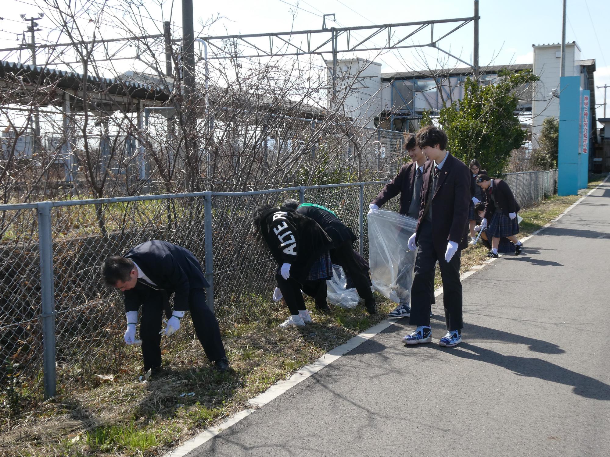 柳ヶ浦駅周辺清掃活動の様子2