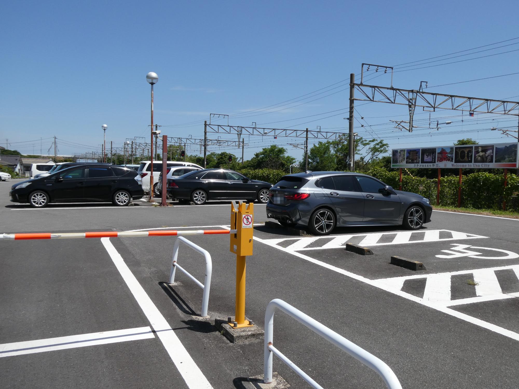 宇佐駅駐車場様子