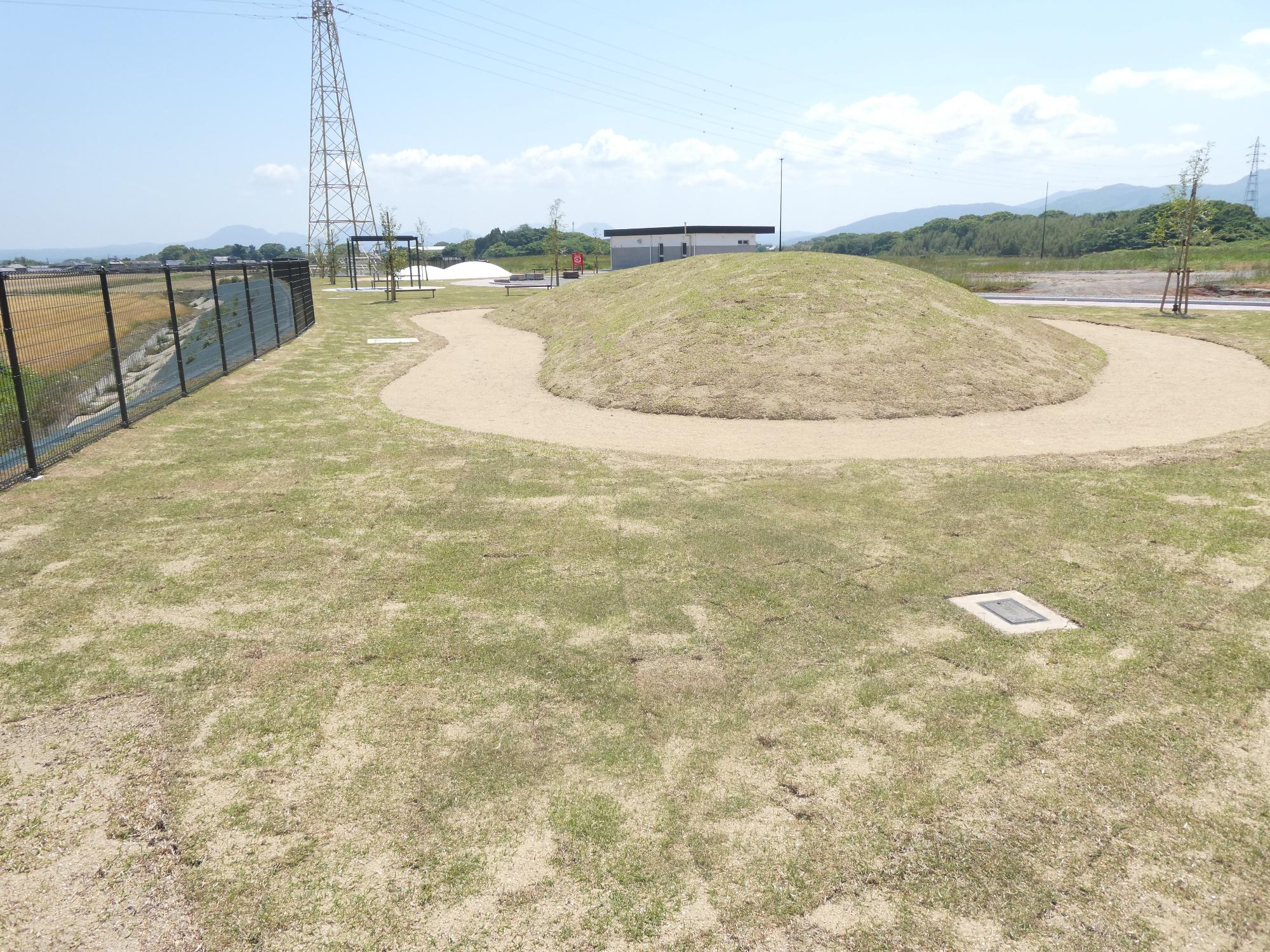 広場築山