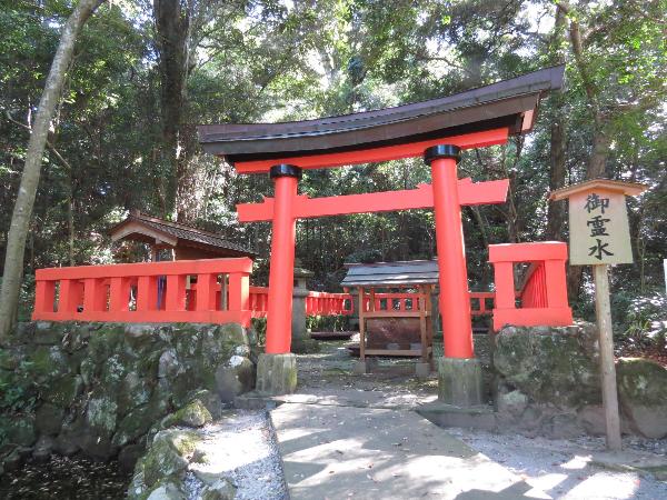 御霊水の鳥居