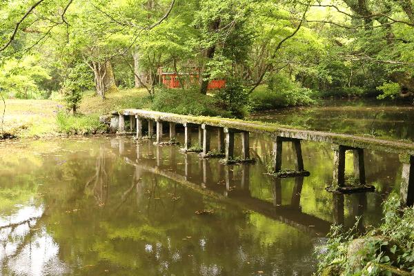 水分神社がある島にかかる橋