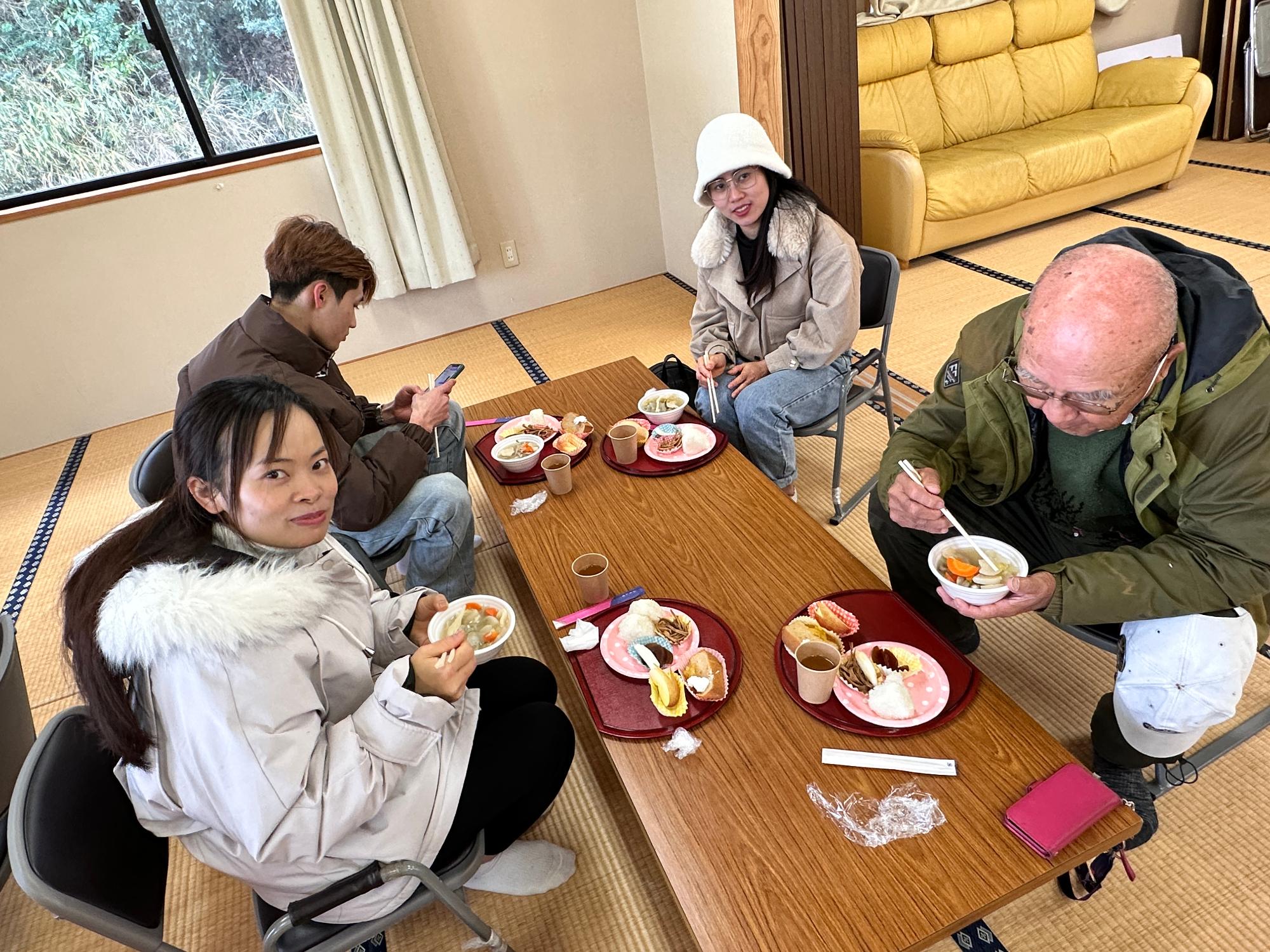 お昼ご飯