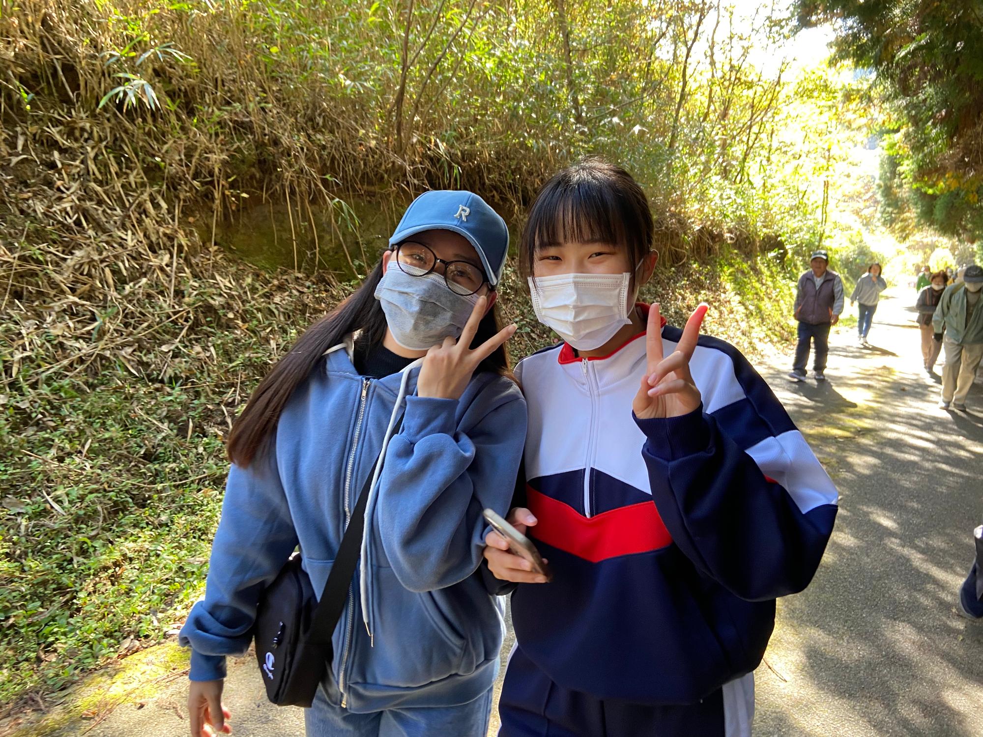 地元の中学生と。