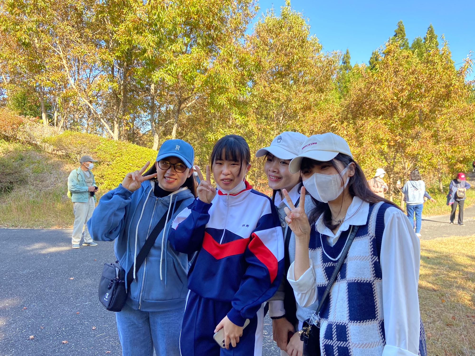 地元の中学生と。