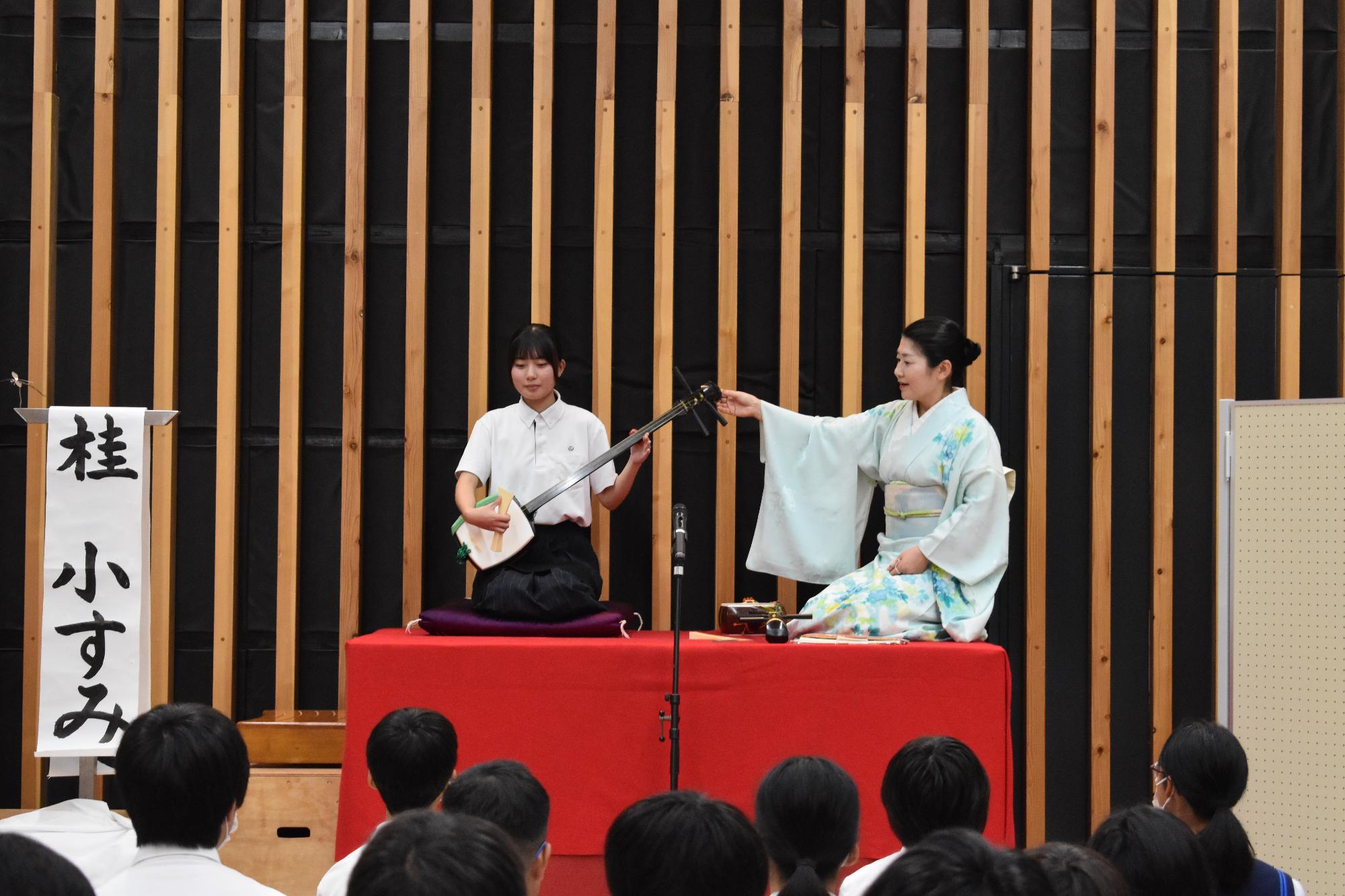 中学生の三味線体験