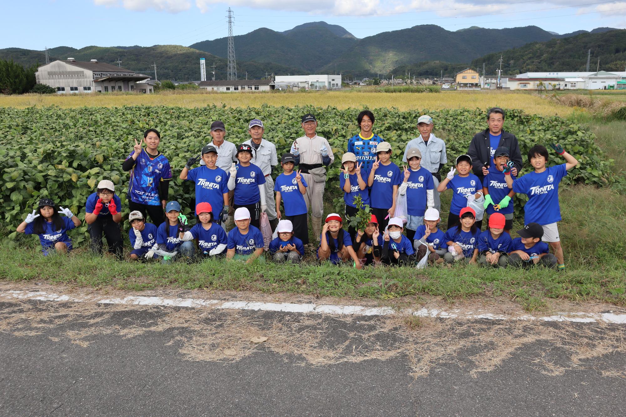 作業前に集合写真を撮影