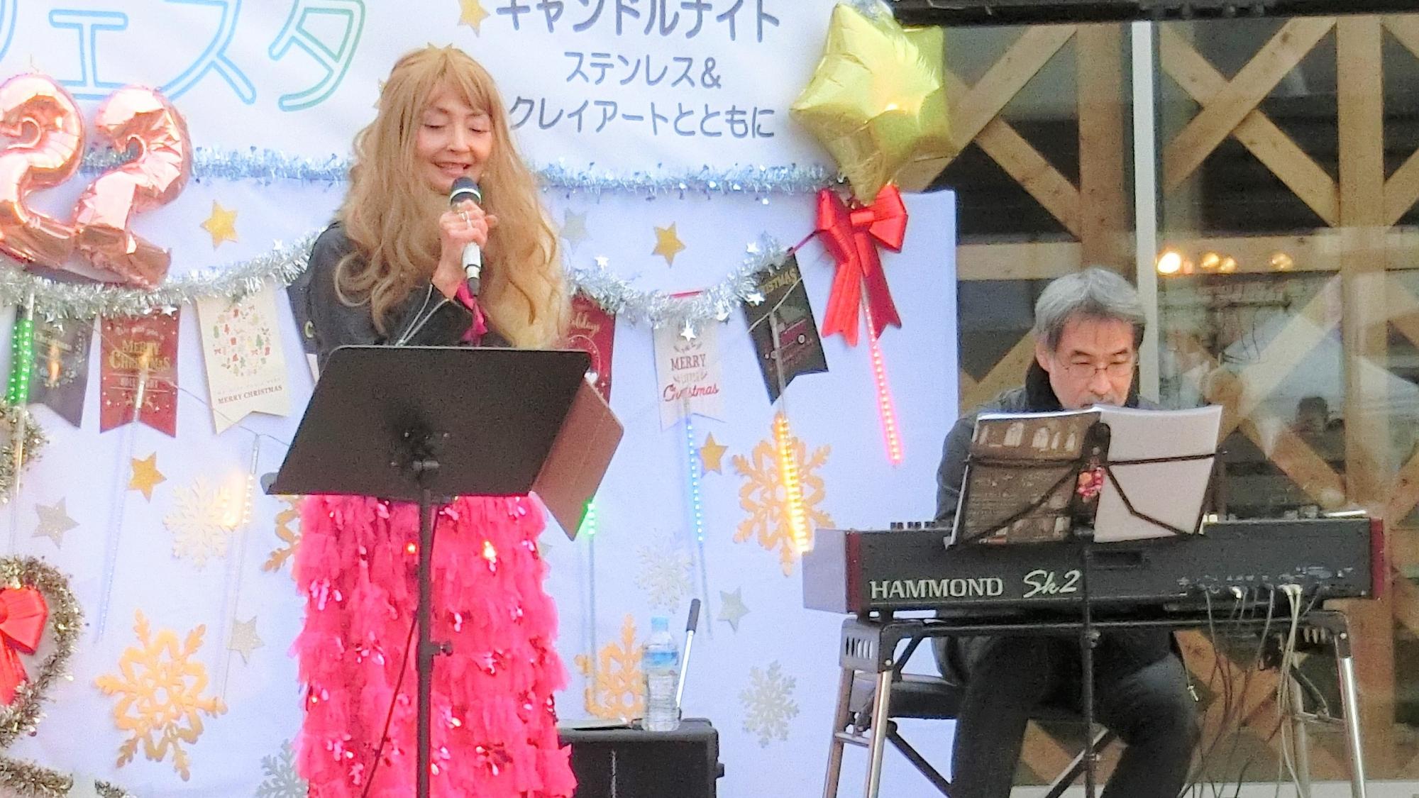 アーティストによるライブ