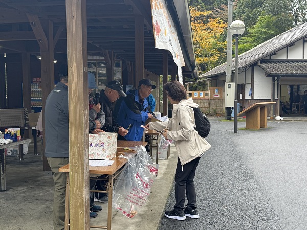 R7岳切渓谷紅葉ウォーキング 抽選会