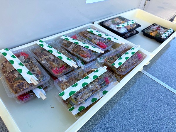 軽飲食販売活動 やきそばと弁当