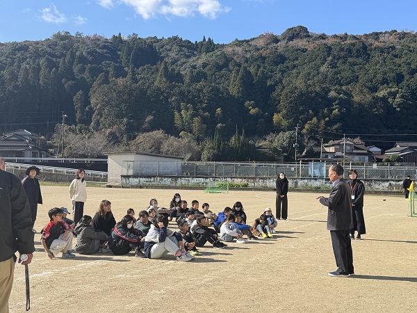 2025中部小学校ドローン体験授業空撮01