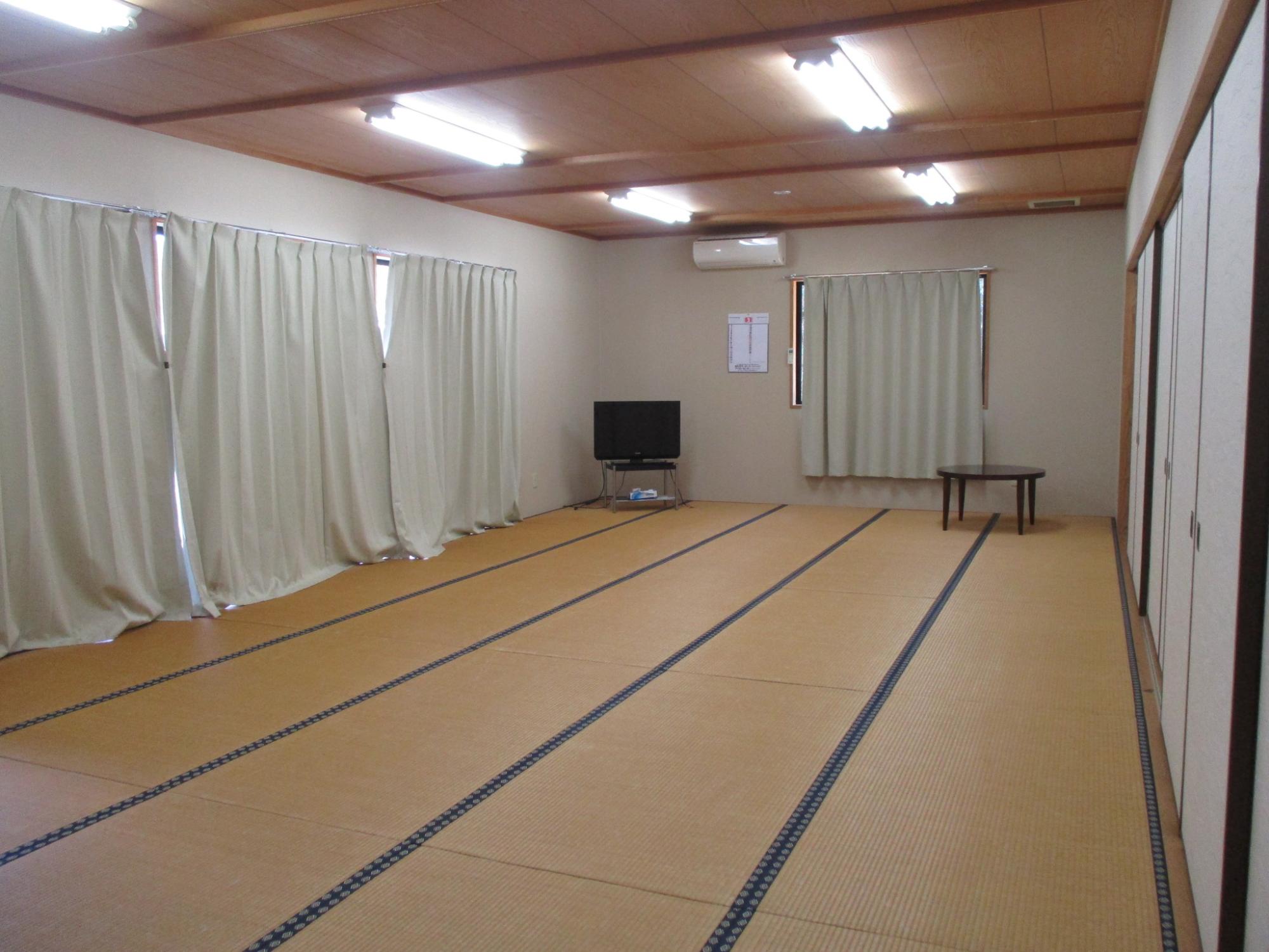 余谷棚田交流施設研修室東側