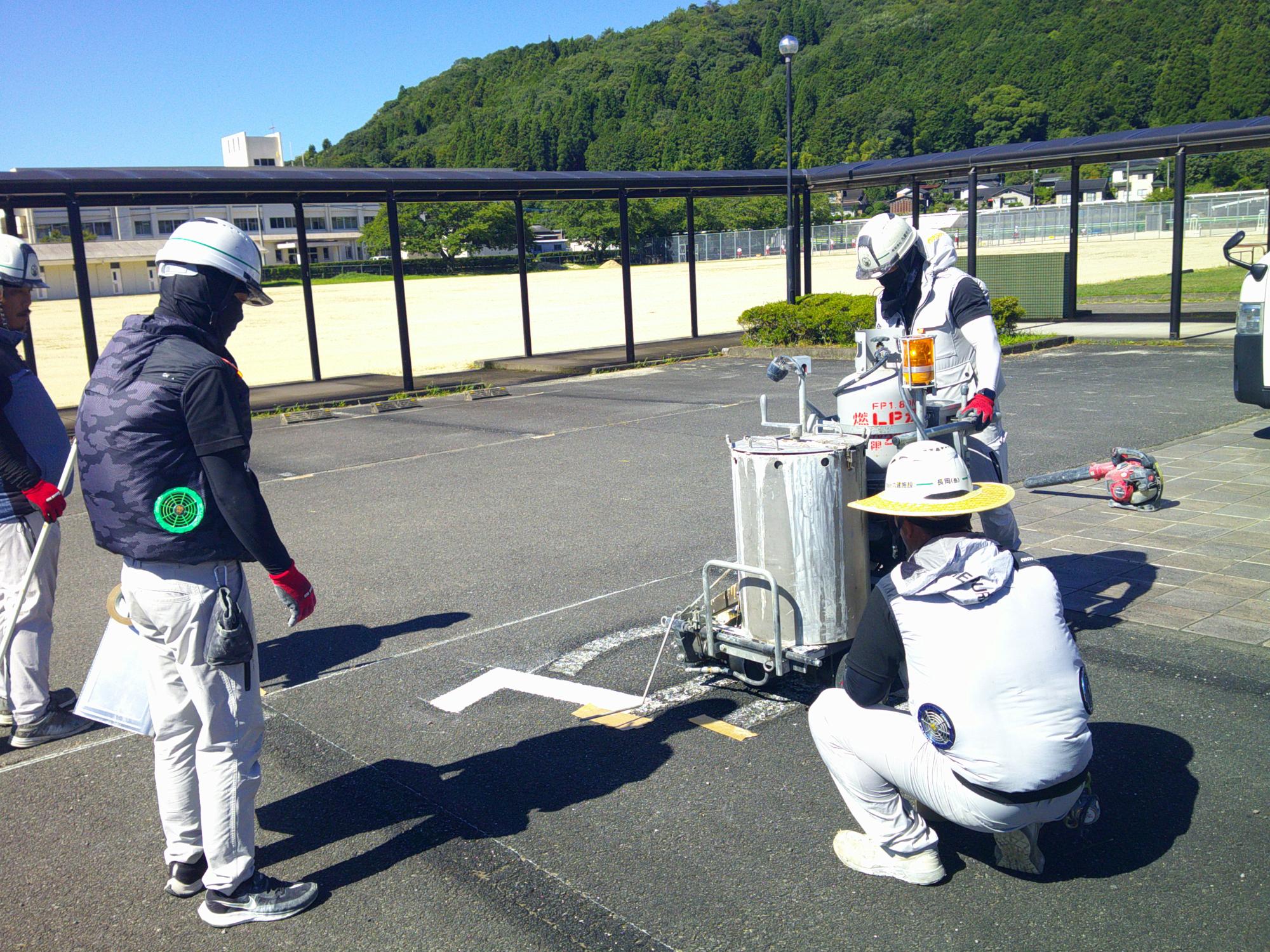 院内中駐車場ライン引き1