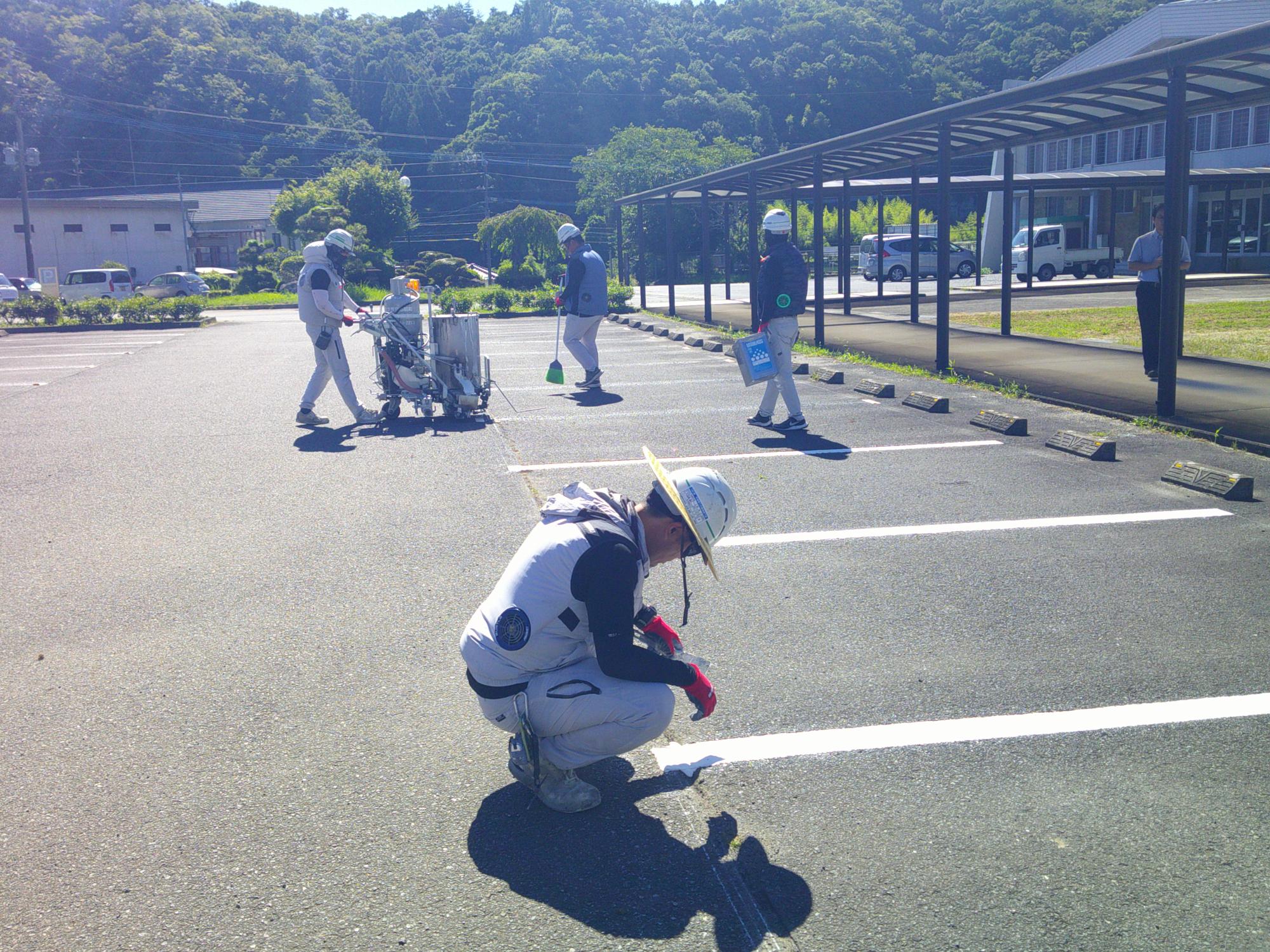 院内中駐車場ライン引き2