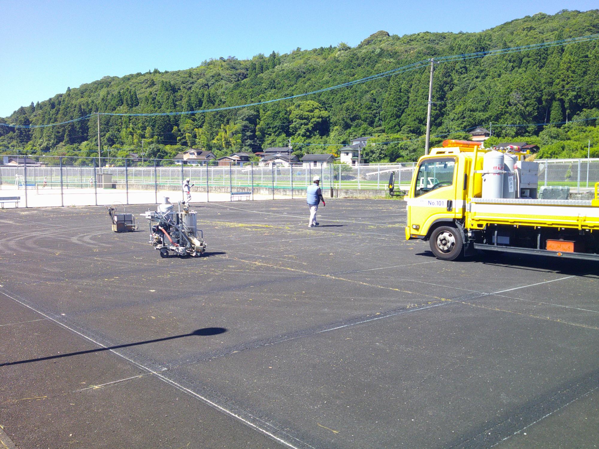 院内中駐車場ライン引き5